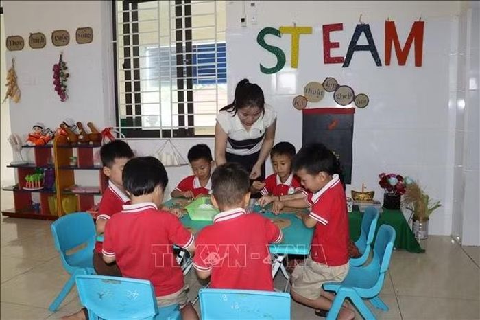 Việc tập trung nguồn lực giúp các nhà trường có điều kiện ứng dụng công nghệ và nâng cao chất lượng chăm sóc trẻ.