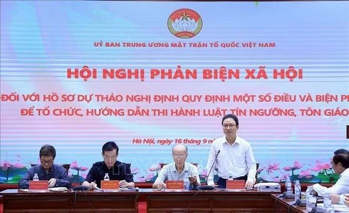 ồng chí Nguyễn Văn Thanh, Uỷ viên Đoàn Chủ tịch, Trưởng ban Dân tộc và Tôn giáo cơ quan Uỷ ban Trung ương MTTQ Việt Nam phát biểu tại hội nghị.