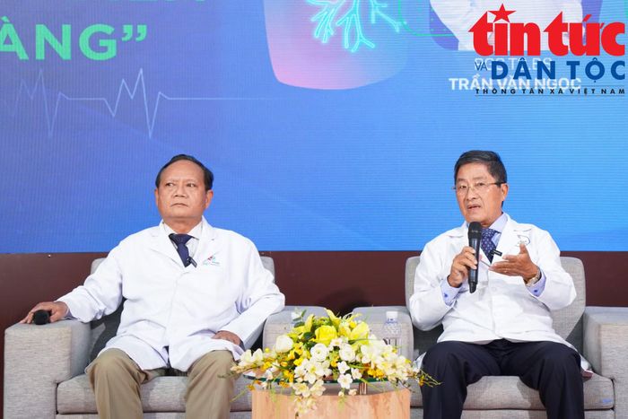 Các bác sĩ khuyến cáo người dân không nên tự điều trị khi ho, khó thở hoặc nghẹt mũi kéo dài, tái diễn.