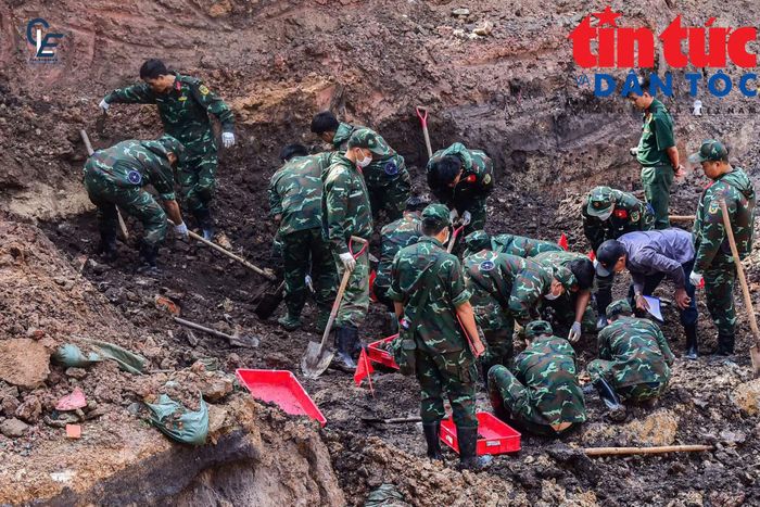 Quy tập thêm nhiều bộ hài cốt liệt sĩ tại Công viên Lê Thị Riêng.