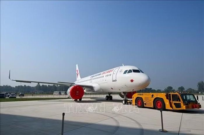 Chiếc máy bay đầu tiên thuộc dòng A320 được lắp ráp tại dây chuyền lắp ráp hoàn thiện mới của Airbus ở Thiên Tân, Trung Quốc, ngày 16/9/2026. Ảnh: THX/TTXVN phát