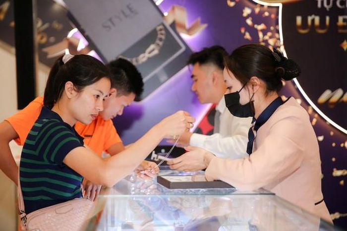 PNJ rút ngắn thời gian thanh toán khi mua lại vàng, kim cương (Ảnh: PNJ).