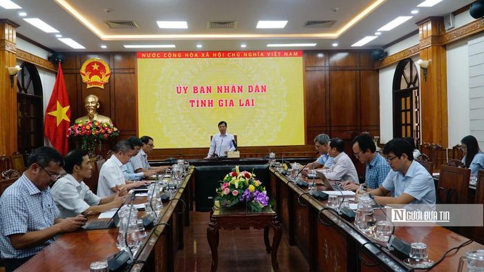 Quang cảnh cuộc họp.