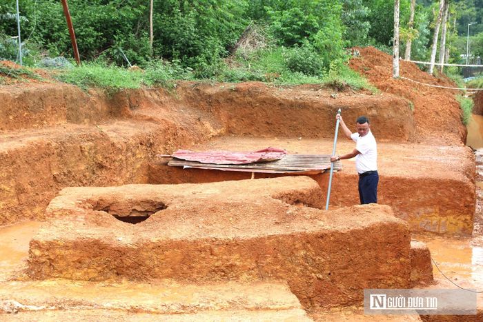 Dựa trên diễn biến địa tầng, đặc điểm vị trí, cấu trúc, kỹ thuật xây dựng và hệ thống di vật thu được, bước đầu có thể xác định hai mộ gạch được xây dựng trong giai đoạn Lục Triều, thế kỷ IV _ VI.