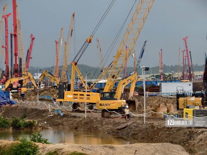 Dự án tuyến đường sắt tốc độ cao Hà Nội - Quảng Ninh do Công ty Cổ phần Đầu tư và Phát triển Đường sắt cao tốc VinSpeed (Tập đoàn Vingroup) làm chủ đầu tư đang thi công nhanh chóng trên địa bàn tỉnh Quảng Ninh.