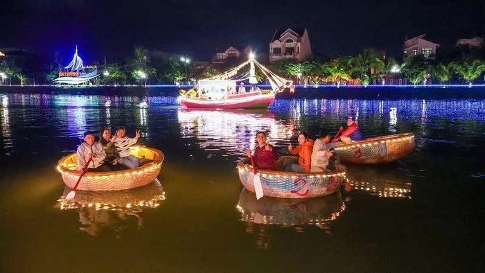 Lễ hội góp phần mở rộng không gian vui chơi, trải nghiệm cho người dân, du khách.