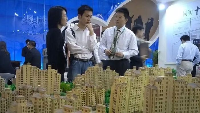 8 tháng đầu năm 2026, giá nhà đất Trung Quốc vẫn giảm khiến đầu tư bất động sản giảm gần 20% so với cùng kỳ năm ngoái. Ảnh: Sina.