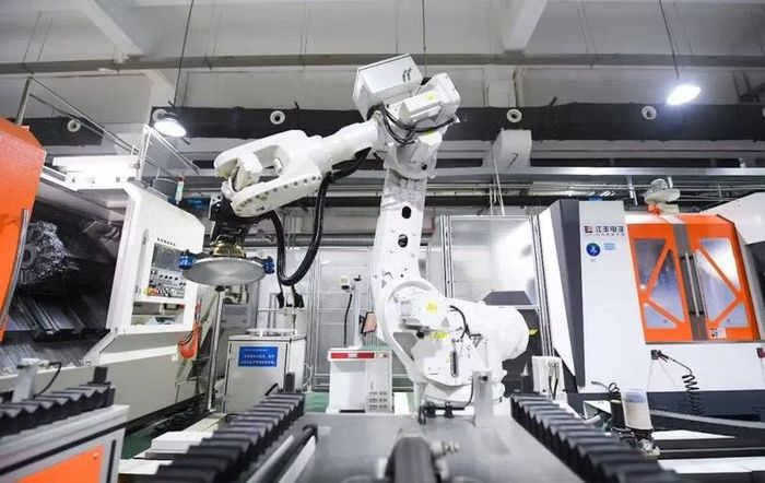 Tháng 8/2026, số lượng robot công nghiệp tăng 34,6%. Ảnh: Sohu.