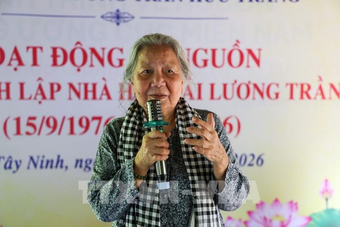 Các thế hệ nghệ sĩ đi trước gửi gắm niềm tin vào thế hệ hôm nay trong gìn giữ, phát huy và tiếp lửa nghệ thuật Cải lương. Ảnh: Giang Phương - TTXVN