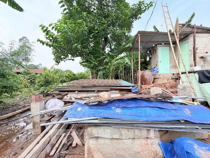 Nhà cửa của người dân trong vùng sạt lở đã được di dời đến nơi an toàn. Ảnh: Thanh Sang-TTXVN