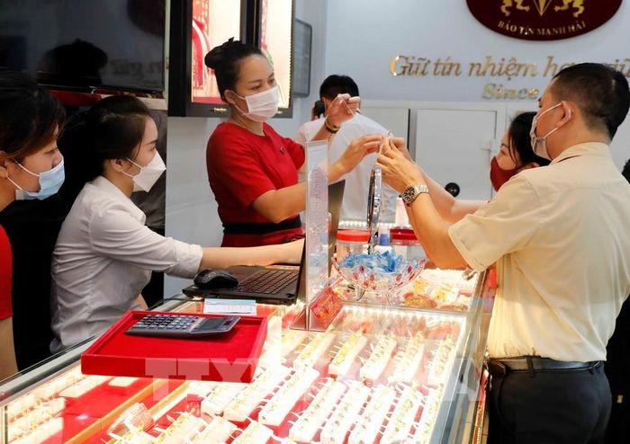 Cập nhật mới nhất giá vàng chiều 16/9. Ảnh: Trần Việt - TTXVN