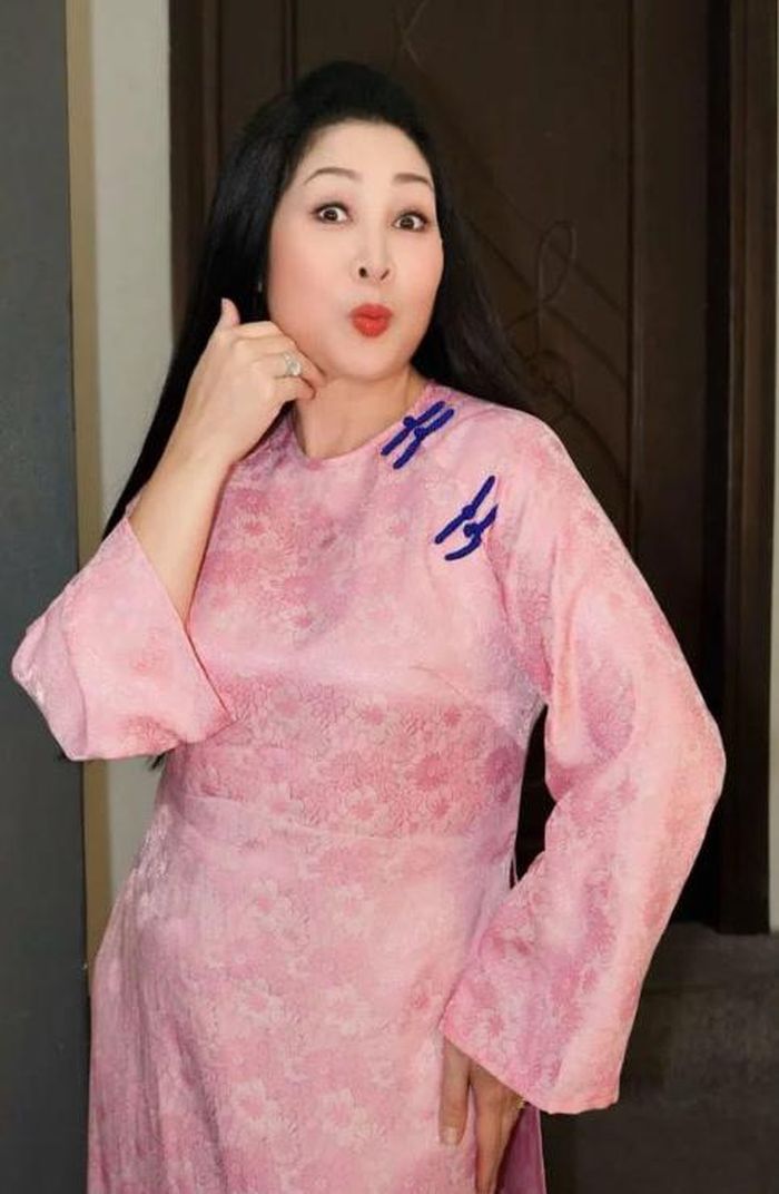 Lên hương chưa phải điểm kết thúc, nhưng là một dấu mốc đẹp trong hành trình hơn 40 năm bền bỉ với nghệ thuật của NSND Hồng Vân.