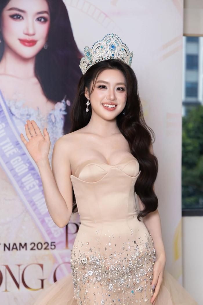 Phương Oanh sẽ là đại diện Việt Nam thi Miss World 2027.