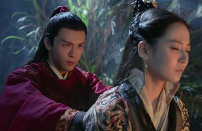 Trương Vô Kỵ nhiều lần khiến khán giả tranh luận bởi sự thiếu quyết đoán trong chuyện tình cảm.