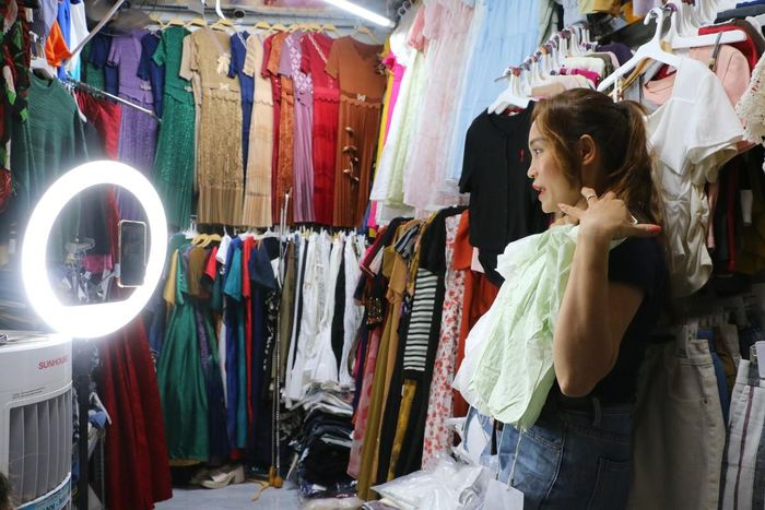 Tiểu thương chợ Tây Lộc (TP Huế) đã quen dần với việc kinh doanh trên môi trường số