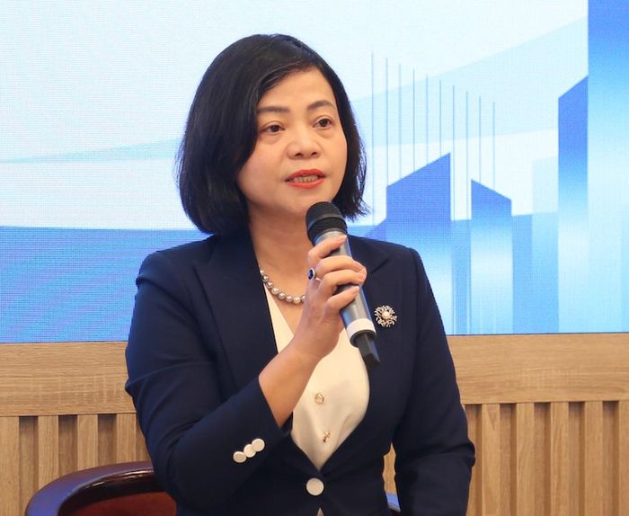 Bà Nguyễn Thanh Cầm, Đại biểu Quốc hội, đại diện Ủy ban Văn hóa và Xã hội của Quốc hội, nhấn mạnh yêu cầu lồng ghép giới dựa trên dữ liệu phân tách khoa học và đề xuất xây dựng “Điểm kiểm soát giới”