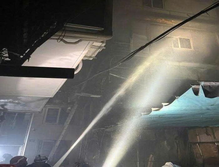 Trong quá trình tìm kiếm, lực lượng Cảnh sát PCCC và CNCH phát hiện 5 nạn nhân đã tử vong và bàn giao cho lực lượng y tế.