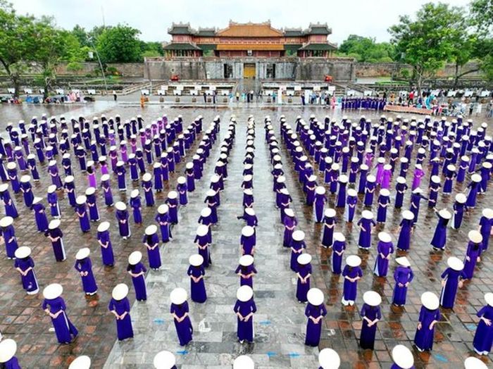 Hoạt động dân vũ của cán bộ, hội viên phụ nữ thành phố Huế