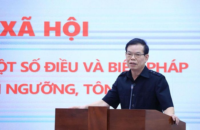 Phó Bí thư Đảng ủy MTTQ, các đoàn thể Trung ương Triệu Tài Vinh phát biểu khai mạc hội nghị