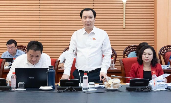 ĐBQH hoạt động chuyên trách tại Ủy ban Văn hóa và Xã hội Vũ Văn Tiến phát biểu