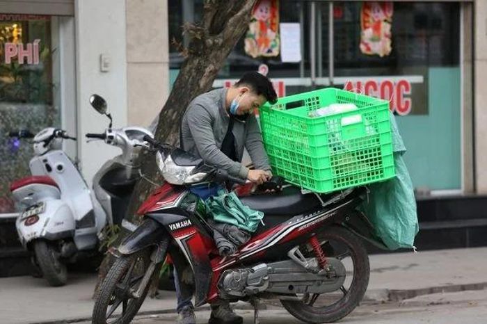 Anh Trần Văn Nam, tài xế công nghệ kết hợp giao hàng tự do