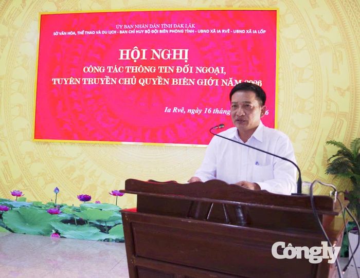 Các báo cáo viên truyền đạt chuyên đề trọng tâm về bảo vệ chủ quyền biên giới.