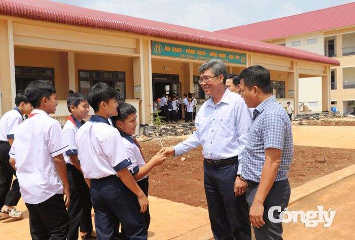 Hai trường nội trú tại Lâm Đồng được yêu cầu đẩy nhanh tiến độ để đáp ứng chỗ học.