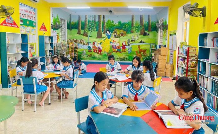 Những cuốn sách được trao tặng sẽ được nhà trường sử dụng phục vụ hoạt động dạy và học, đáp ứng nhu cầu học tập của học sinh.