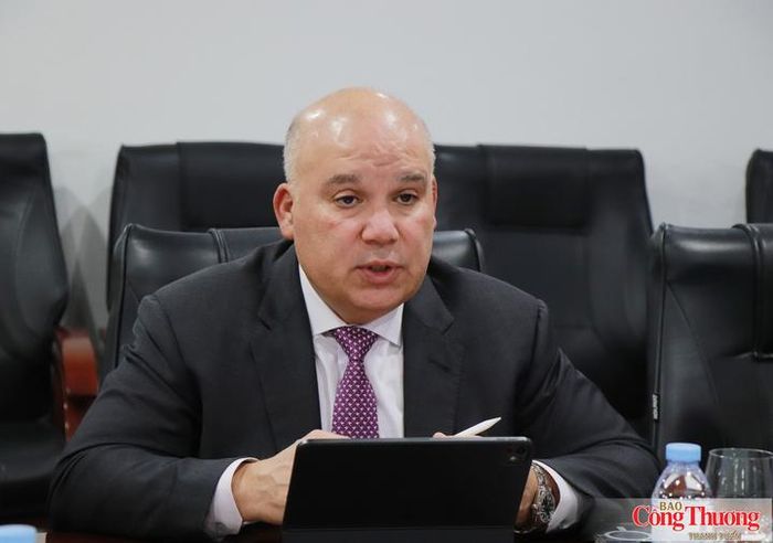 Ông Amerino Gatti, Phó Chủ tịch điều hành kiêm Tổng giám đốc điều hành Khối dịch vụ và thiết bị mỏ dầu, Tập đoàn Baker Hughes.