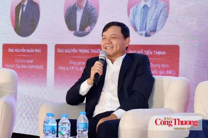 Ông Nguyễn Xuân Phú - Chủ tịch HAMI, Chủ tịch Tập đoàn SUNHOUSE chia sẻ kinh nghiệm quản trị chi phí tại hội thảo.