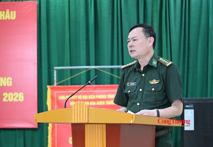 Đại tá Mai Thăng Long, Chủ nhiệm Chính trị Ban Chỉ huy BĐBP tỉnh Lai Châu, Ủy viên Thường trực Hội đồng thi đua khen thưởng Bộ đội Biên phòng tỉnh Lai Châu. 