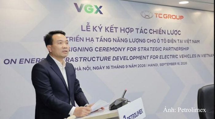 Phó Chủ tịch Tập đoàn Thành Công kiêm Tổng Giám đốc Công ty Quản lý ngành Công nghiệp, Công nghiệp Ô tô Thành Công Lê Ngọc Đức phát biểu tại buổi lễ.