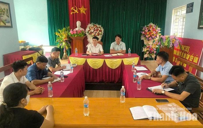 Một cuộc giám sát của Ủy ban Kiểm tra Đảng ủy xã Mường Mìn tại Chi bộ bản Chiềng.