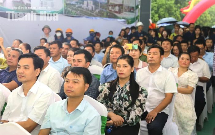 Các đại biểu dự lễ khởi công.