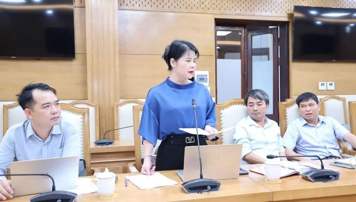Chủ tịch UBND xã Tiên Trang báo cáo tiến độ GPMB CCN Nham Thạch.