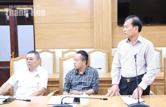 Đại diện UBND xã Luận Thành báo cáo tiến độ GPMB CCN Khe Hạ.