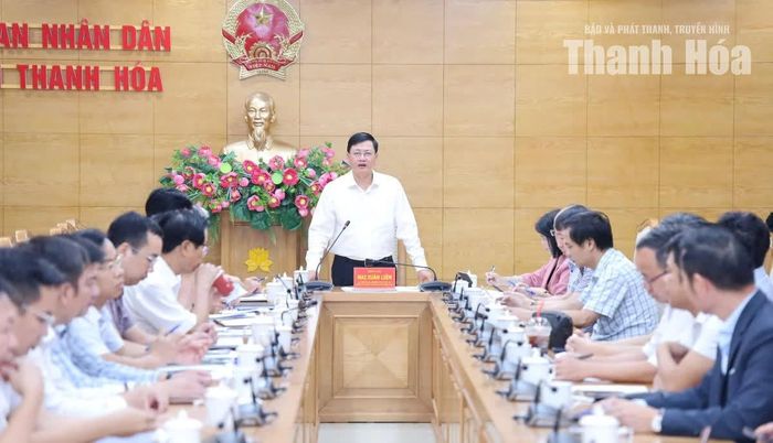 Phó Chủ tịch Thường trực UBND tỉnh Mai Xuân Liêm kết luận, giao nhiệm vụ cho các đơn vị.