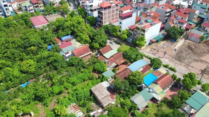 Tuy nhiên, diện tích đất thu hồi giải phóng mặt bằng vẫn chưa hoàn thành dẫn đến không thể thi công trên toàn tuyến. 
