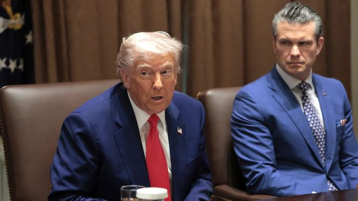 Tổng thống Mỹ Donald Trump (trái) và Bộ trưởng Bộ Quốc phòng Mỹ Pete Hegseth - Ảnh: Getty/Axios.