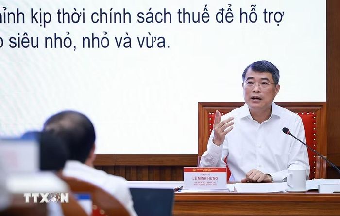 Thủ tướng Lê Minh Hưng trao đổi Chuyên đề: “Nâng cao năng lực điều hành của Chính phủ, tạo đột phá mạnh mẽ cho phát triển nhanh, bền vững và tăng trưởng hai con số." (Ảnh: Dương Giang/TTXVN)