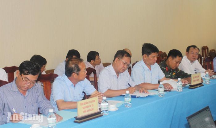 Đại biểu tham dự buổi làm việc.