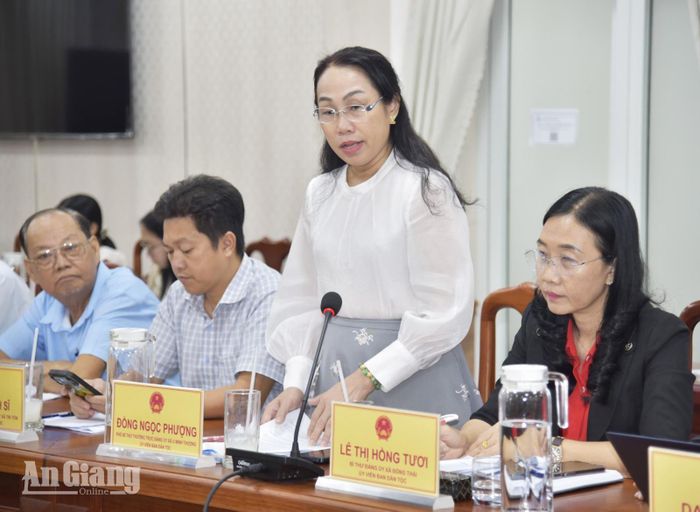 Phó Bí thư Thường trực Đảng ủy xã U Minh Thượng Đồng Ngọc Phượng góp ý dự thảo kế hoạch giám sát.