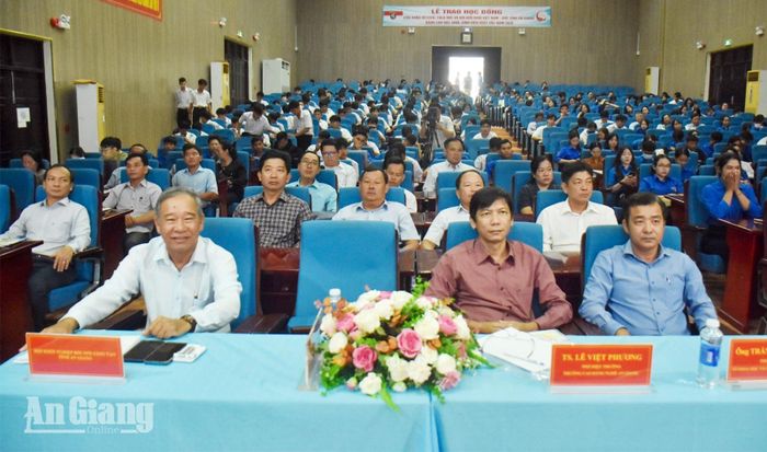 Quang cảnh buổi tọa đàm