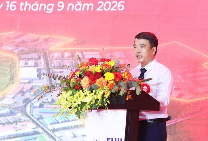  Đại diện chủ đầu tư dự án đầu tư xây dựng và kinh doanh kết cấu hạ tầng Khu công nghiệp Việt Hàn mở rộng phát biểu. 