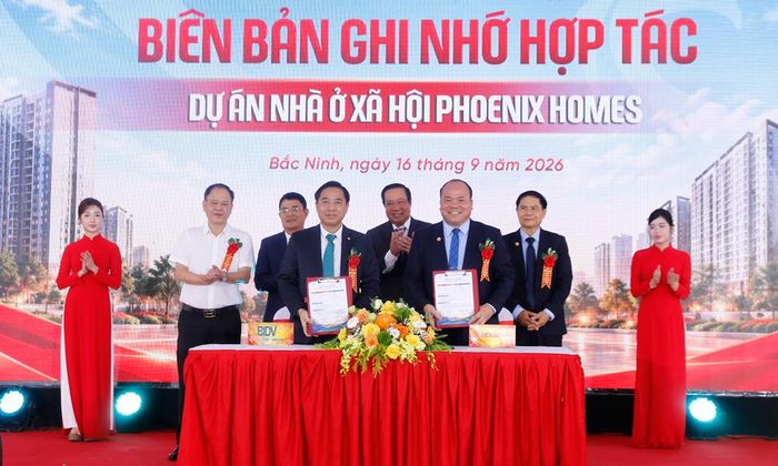 Đại diện chủ đầu tư và Ngân hàng Đầu tư thương mại và phát triển Việt Nam - Chi nhánh Thanh Xuân (Hà Nội) ký biên bản hợp tác thực hiện dự án.