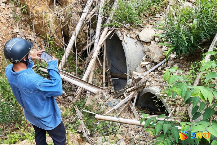 Một điểm sạt lở trên địa bàn xã Trà Đốc. Ảnh: XUÂN TRỰC
