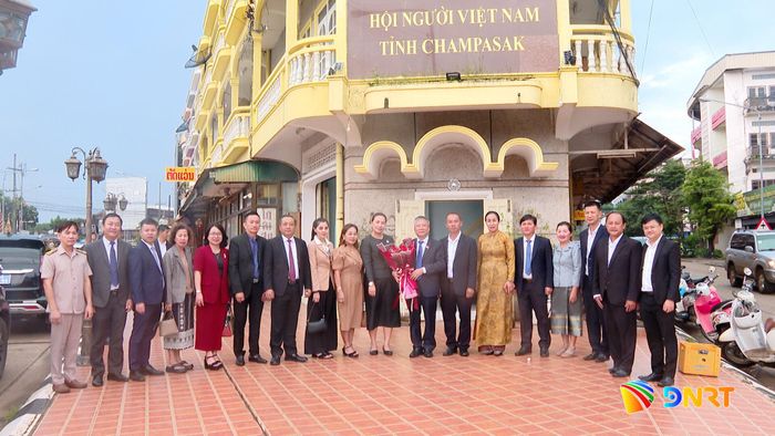 Hội Người Việt tại Champasak chào đón đoàn công tác của thành phố Đà Nẵng. Ảnh: HOÀN VŨ - VĂN HÙNG