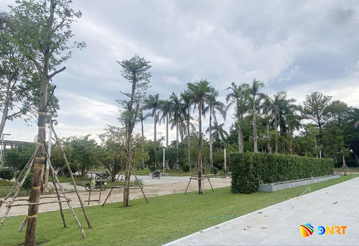 Hạng mục cây xanh và một số hạng mục cảnh quan đã hoàn thành. Ảnh: THÀNH LÂN