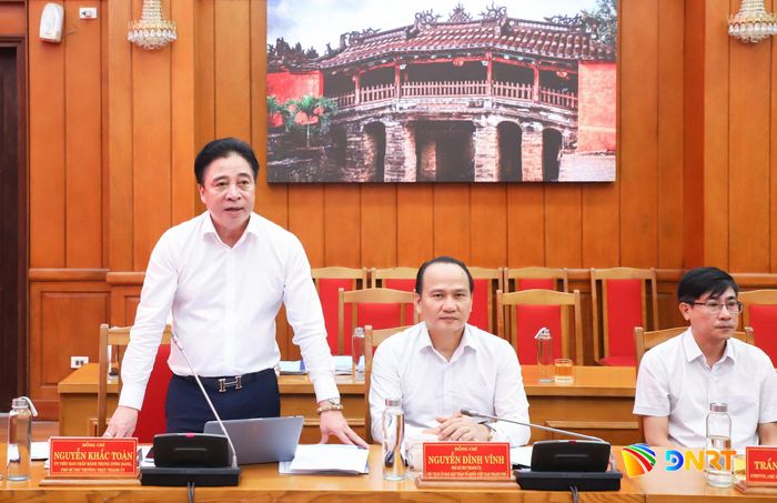 Phó Bí thư Thường trực Thành ủy Nguyễn Khắc Toàn phát biểu tại hội nghị. Ảnh: NGỌC PHÚ