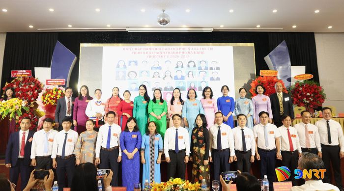 Ban Chấp hành Hội Bảo trợ phụ nữ và trẻ em nghèo, bất hạnh thành phố nhiệm kỳ mới ra mắt đại hội. Ảnh: NGỌC HÀ